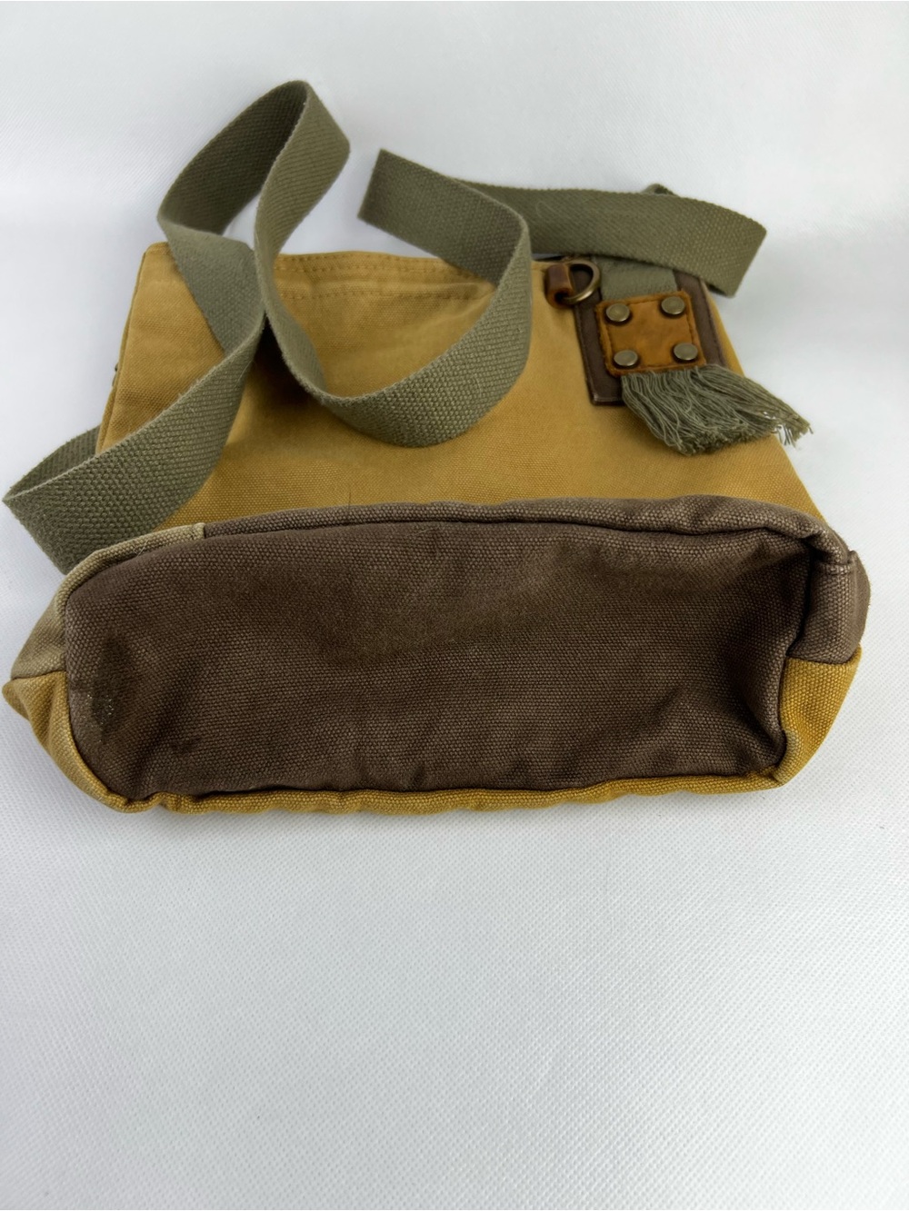Chala Canvas Messenger Bag Tan Handbag Crossbody - Picture 10 of 13
